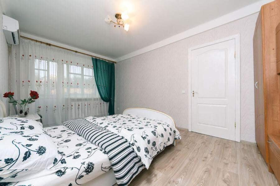 Comfortable One Bad Near Guliver Kyiv Exterior photo